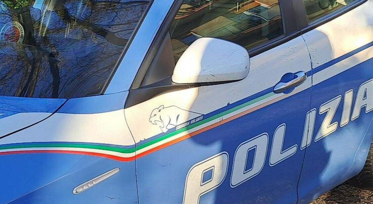 Incidente tra suv e volante della polizia a Torre del Greco: morto il capo pattuglia Aniello Scarpati Incidente tra suv e volante della polizia a Torre del Greco: morto il capo pattuglia Aniello Scarpati