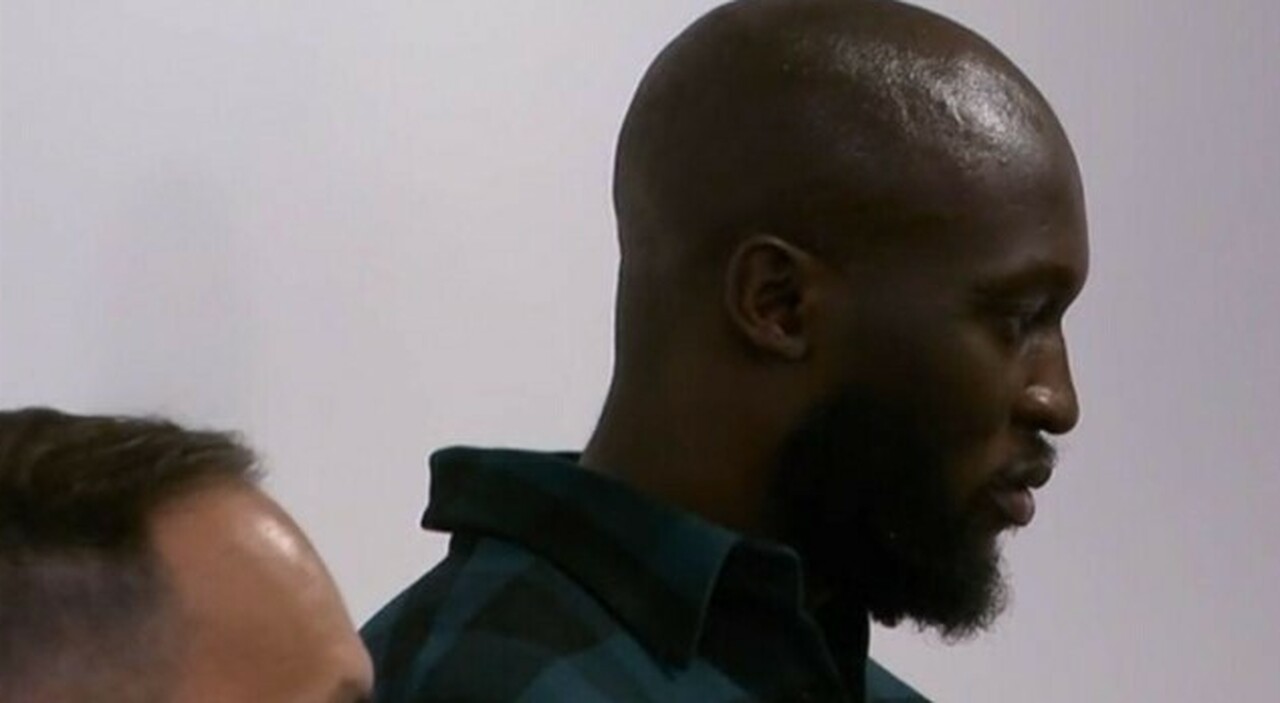 Napoli Como, Lukaku torna al Maradona: assiste al match dalla tribuna Napoli Como, Lukaku torna al Maradona: assiste al match dalla tribuna