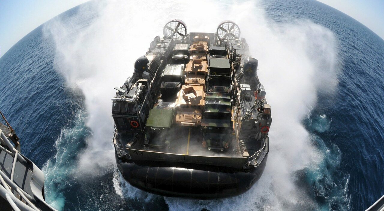 Venezuela Usa, guerra alla droga, navi americane a 200 km. E Maduro prepara la fuga Venezuela Usa, guerra alla droga, navi americane a 200 km. E Maduro prepara la fuga