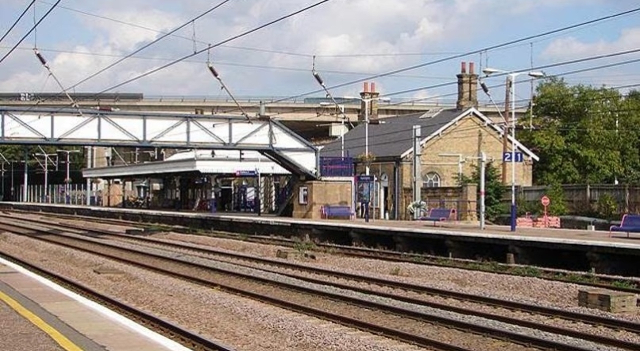 Inghilterra, aggressioni con coltello in treno. Dieci feriti, due arrestati. Starmer: «Attacco terribile» Inghilterra, aggressioni con coltello in treno. Dieci feriti, due arrestati. Starmer: «Attacco terribile»