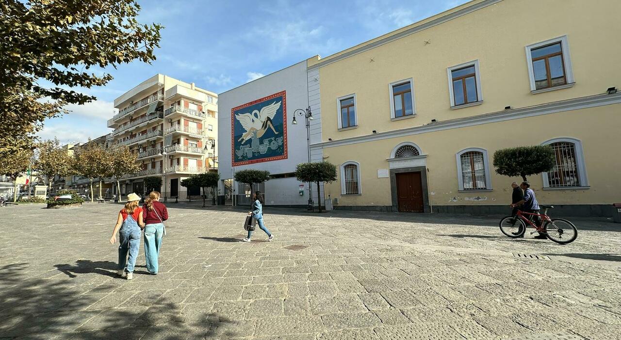 Boscoreale, 18enne ucciso nella notte davanti agli amici: in azione due uomini a bordo di uno scooter. La vittima è Pasquale Nappo Boscoreale, 18enne ucciso nella notte davanti agli amici: in azione due uomini a bordo di uno scooter. La vittima è Pasquale Nappo