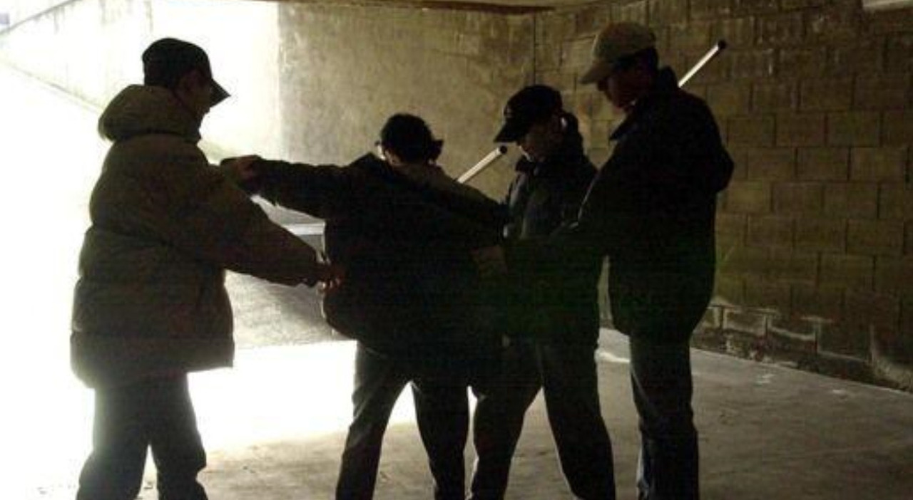 Ragazzino disabile torturato ad Halloween, sequestrati i cellulari a tre adolescenti. «C