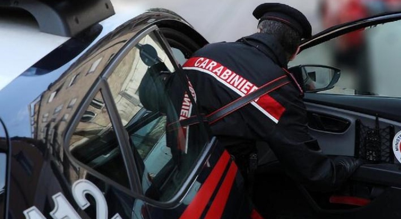 Milano, donna di 43 anni accoltellata in piazza Gae Aulenti: rischia la vita. Indagini in corso