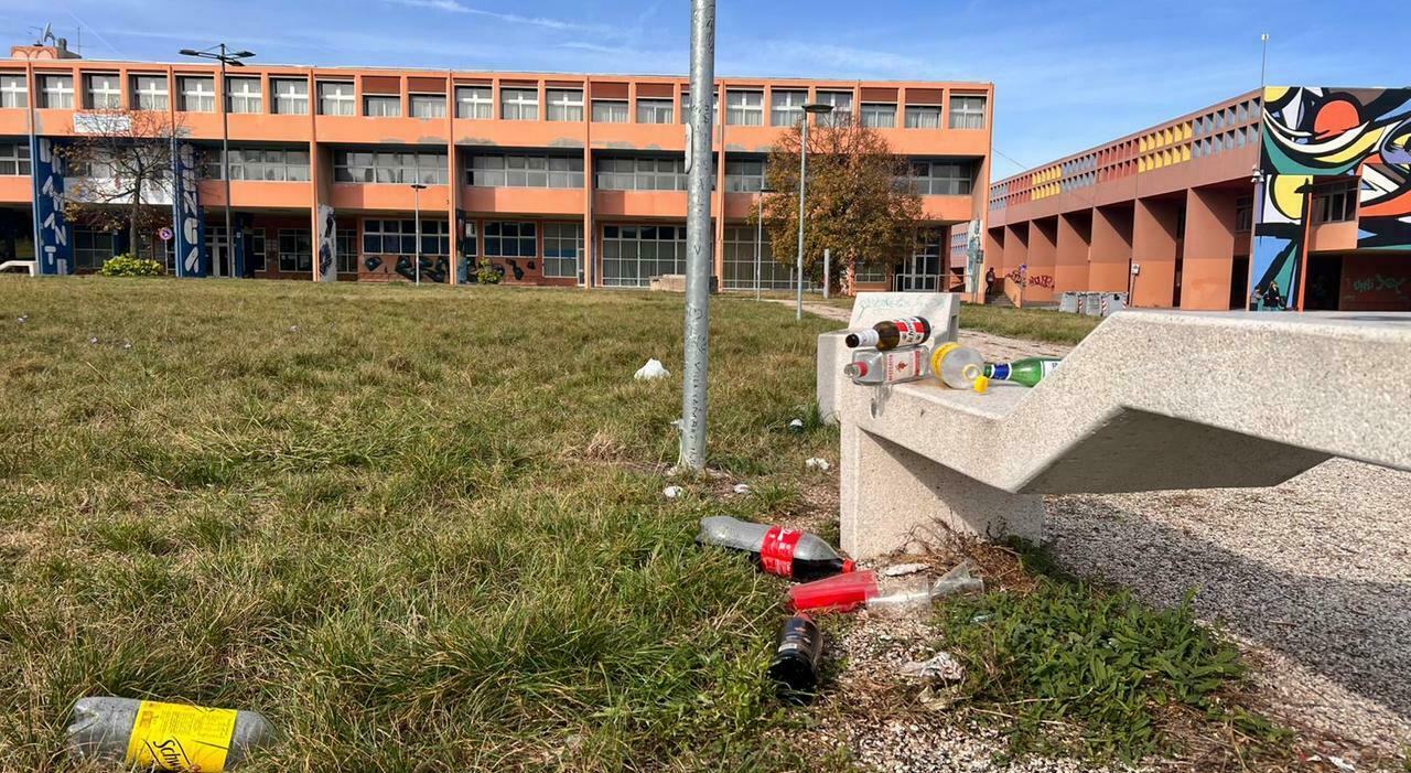 Pesaro, Campus vandalizzato. La Provincia denuncia, depositati i video choc. Caccia a responsabili ...