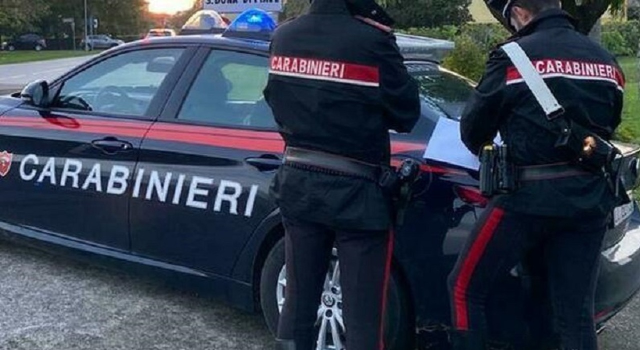 Ladri in casa, arrestati i due banditi albanesi che svaligiavano le ville del Nordest su auto sportive rubate. Precisione militare e walkie talkie nei 13 colpi. Due ricercati Ladri in casa, arrestati i due banditi albanesi che svaligiavano le ville del Nordest su auto sportive rubate. Precisione militare e walkie talkie nei 13 colpi. Due ricercati