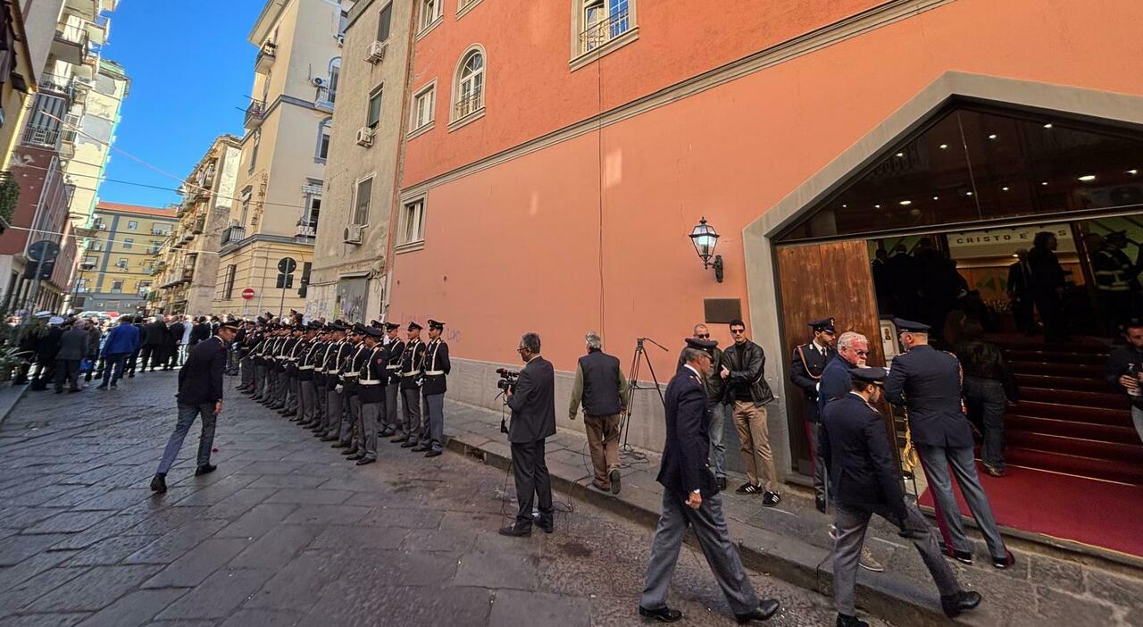 aniello scarpati i funerali del poliziotto morto in un incidente a torre del greco diretta streaming da Ilmattino.it aniello scarpati i funerali del poliziotto morto in un incidente a torre del greco diretta streaming