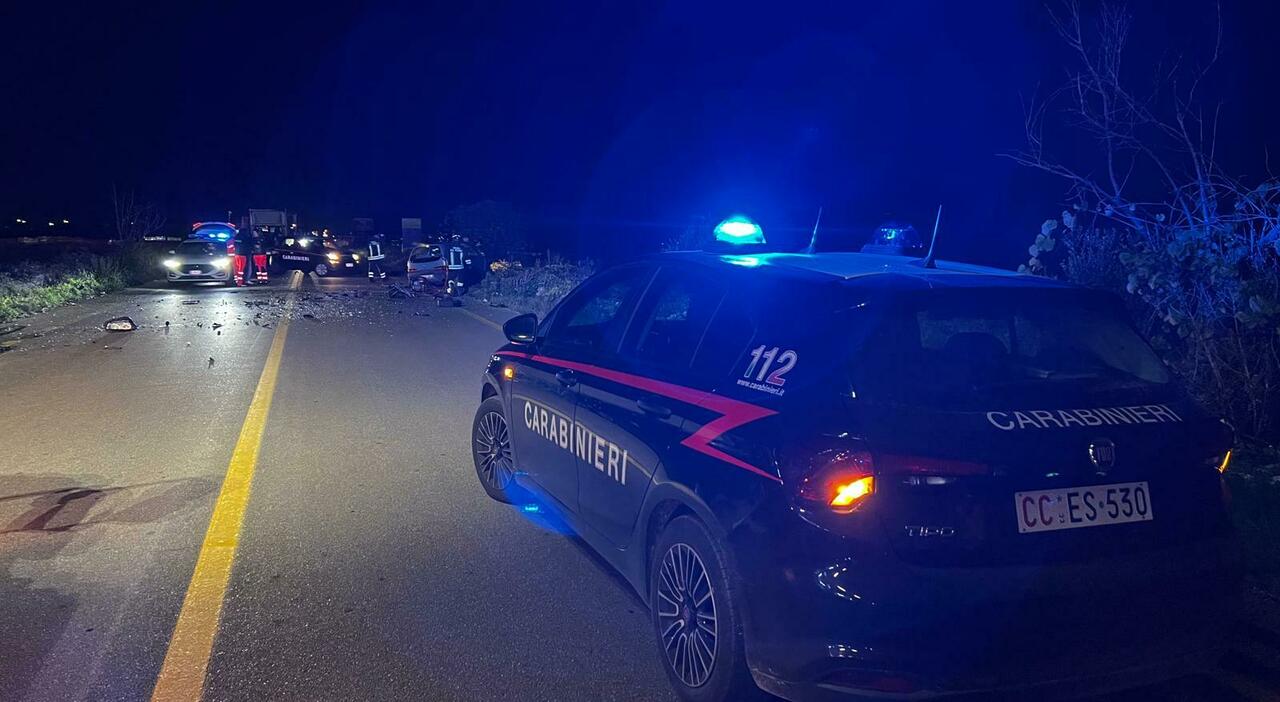 Incidente sulla Statale 275 nel Salento: scontro frontale tra due auto, morta una donna