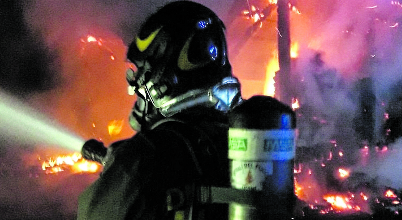 d224 fuoco alla casa per incassare il premio dellassicurazione che scadeva il giorno dopo 50enne a processo da Ilgazzettino.it d224 fuoco alla casa per incassare il premio dellassicurazione che scadeva il giorno dopo 50enne a processo