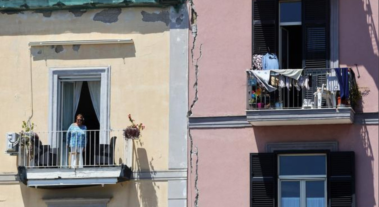 Campi Flegrei, scuole, strade e costoni: le priorità del primo step Campi Flegrei, scuole, strade e costoni: le priorità del primo step