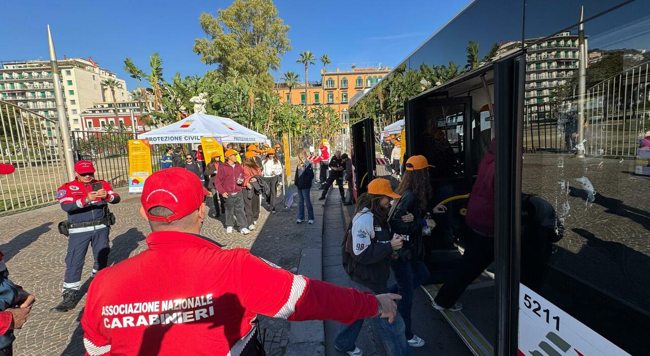 campi flegrei c 232 l esercitazione sul rischio vulcanico 120 studenti trasferiti verso le aree di attesa ciciliano resta allerta gialla