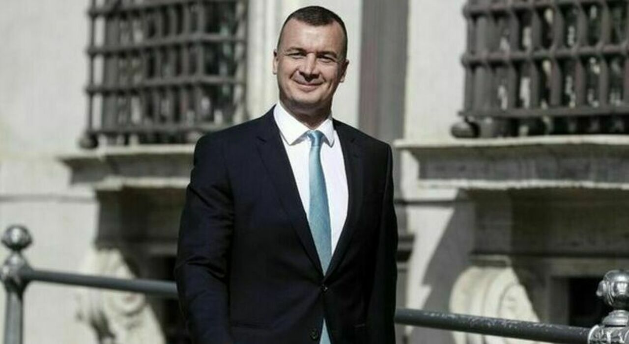 Rocco Casalino lascia il M5s: «Il mio futuro in tv, voglio cimentarmi nel giornalismo: ?dirigerò un giornale online» Rocco Casalino lascia il M5s: «Il mio futuro in tv, voglio cimentarmi nel giornalismo: ?dirigerò un giornale online»