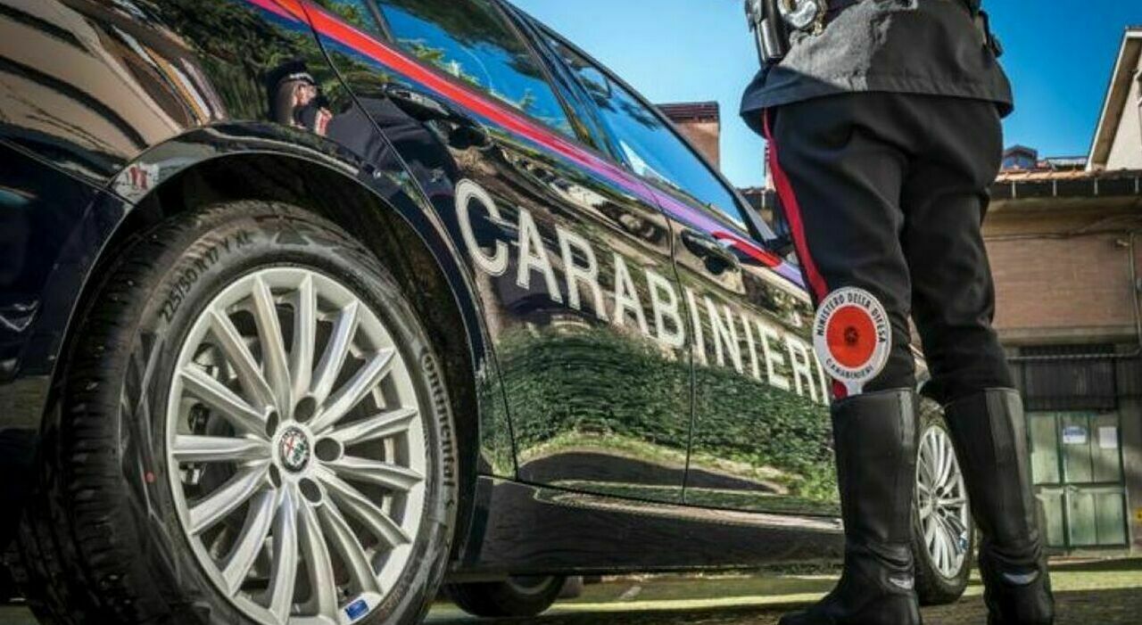 «Se non mi arrestate, ucciderò mia moglie»: fermato dai carabinieri. Gli ultimi messaggi al figlio: «La faccio in mille pezzi»