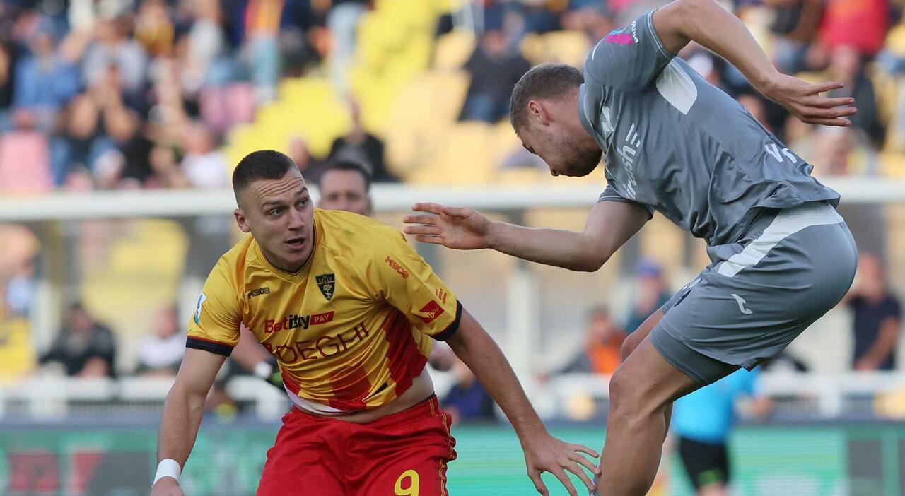 Il Lecce ci mette il cuore ma non basta: il Verona alza il muro. Un punto a testa (e qualche rimpianto)