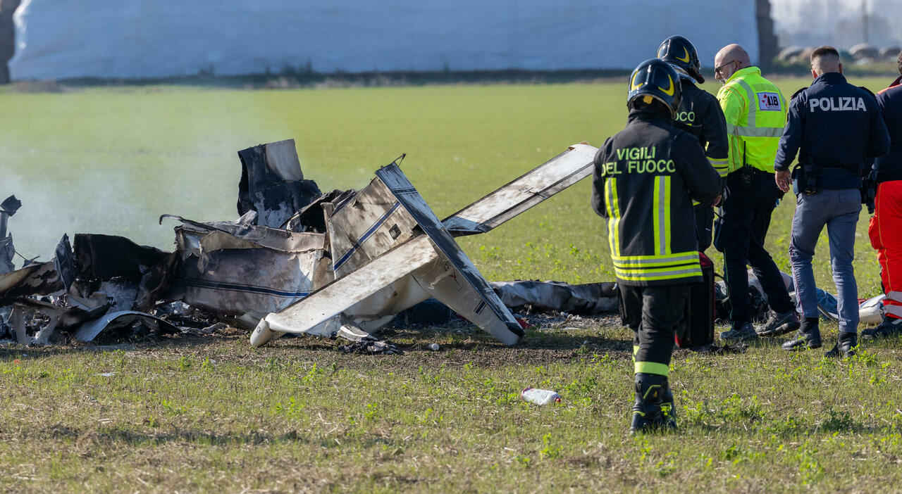 https://statics.cedscdn.it/photos/MED_HIGH/2025/11/08/9176803_08141813_ultraleggero_caduto_ferrara_morto_pilota_chi_era.jpg