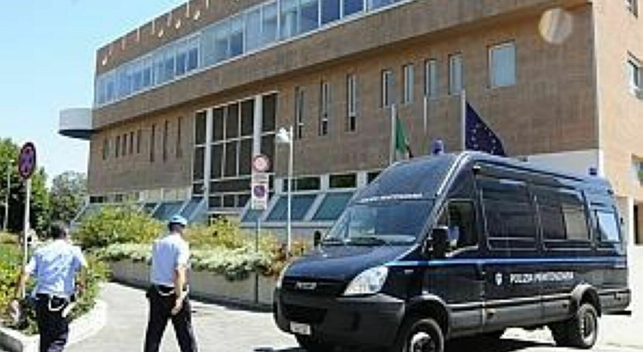 Pesarese truffato al telefono, spariti 26mila euro: «Pressato da 20 chiamate al giorno» Pesarese truffato al telefono, spariti 26mila euro: «Pressato da 20 chiamate al giorno»