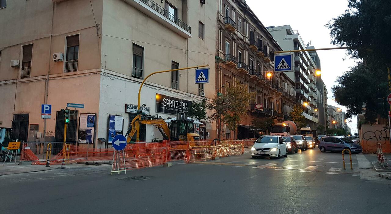 Slalom tra lavori e cantieri, Sos commercio: «Shopping natalizio da salvare» Slalom tra lavori e cantieri, Sos commercio: «Shopping natalizio da salvare»