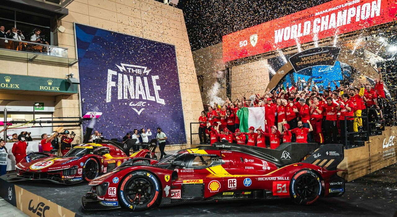 Il team Ferrari Endurance festeggia il titolo di Campione del Mondo in Bahrain