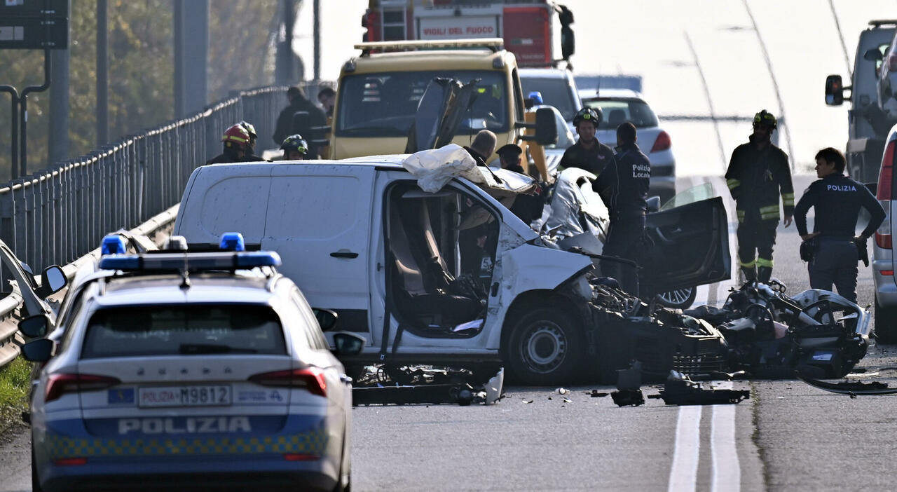 Bergamo, incidente sulla tangenziale sud: due morti, sono un 23enne e un 62enne. Diversi feriti, uno è gravissimo Bergamo, incidente sulla tangenziale sud: due morti, sono un 23enne e un 62enne. Diversi feriti, uno è gravissimo