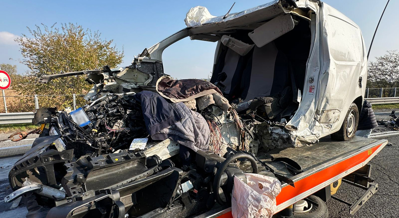 Incidente in tangenziale, la doppia linea continua, il sorpasso azzardato e lo schianto. Il fratello di una delle vittime: «L Incidente in tangenziale, la doppia linea continua, il sorpasso azzardato e lo schianto. Il fratello di una delle vittime: «L