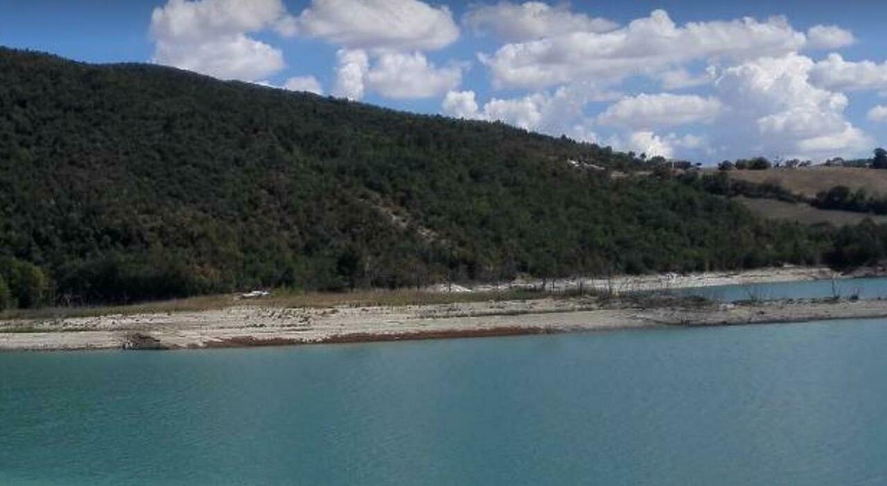 cingoli si getta nel lago allarme alle 16 ricerche dei sommozzatori apprensione per un uomo da Corriereadriatico.it cingoli si getta nel lago allarme alle 16 ricerche dei sommozzatori apprensione per un uomo