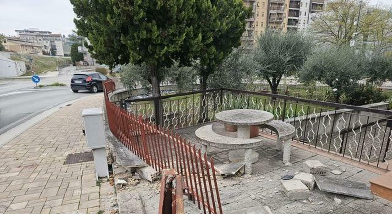 Incidente a Tolentino, auto finisce contro la casa dell