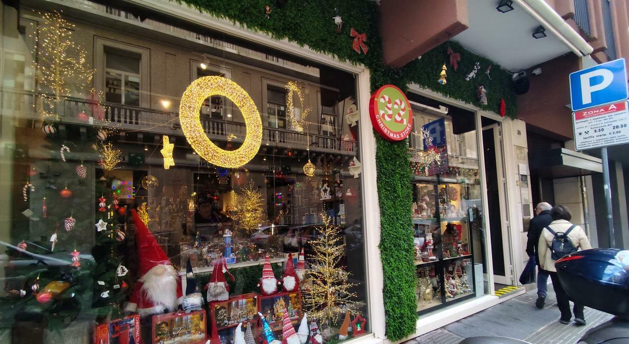 bari in via sparano c232 gi224 aria di festa il natale si avvicina periodo positivo per i negozi