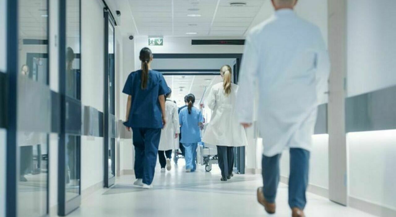 Sanità, arrivano le assunzioni: in corsia 7.300 tra nuovi medici e infermieri. Il piano del ministero