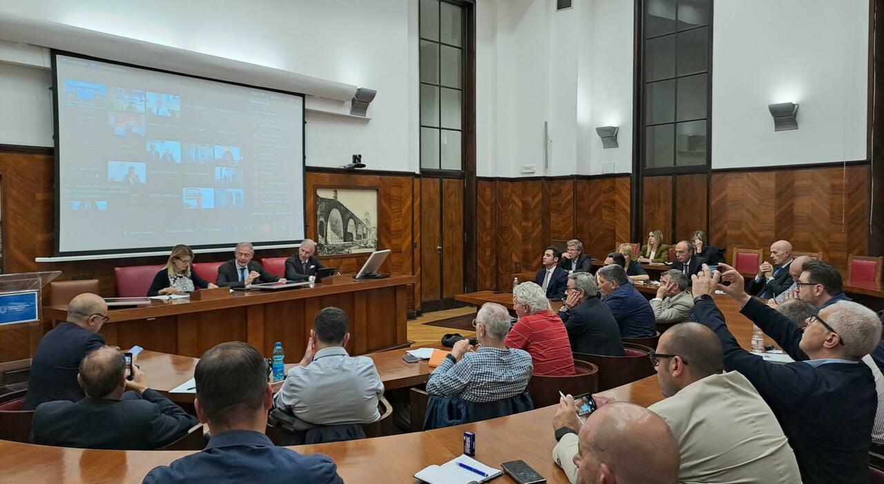 Tavolo sulla decarbonizzazione Enel: nuovo vertice con Urso convocato a Roma