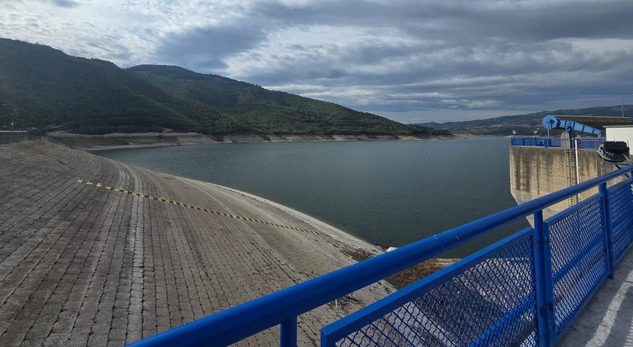 Arida la diga di Occhito in Puglia, agricoltori preoccupati per l?irrigazione nei campi