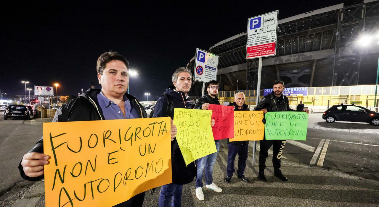 Napoli, la rivolta di Fuorigrotta contro i pirati al volante: «Basta corse notturne»
