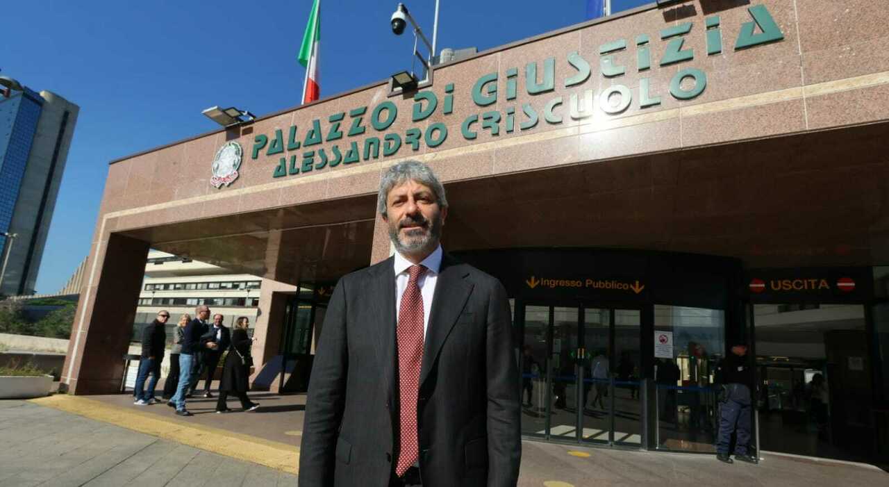 Regionali. Fico dal Tribunale a Napoli: «La Campania non può fidarsi di chi ha votato l