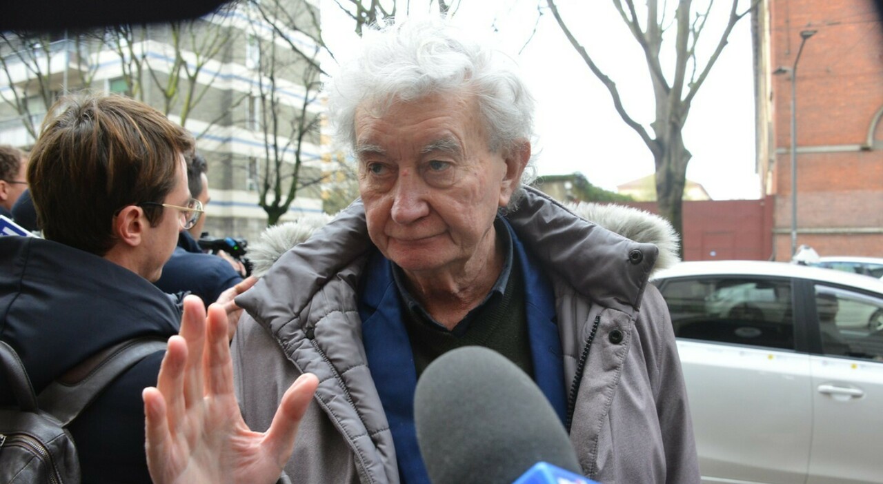 massimo lovati il portavoce lascia dopo la sfuriata dell avvocato gallo faccio un passo indietro gli auguro fortuna da Leggo.it massimo lovati il portavoce lascia dopo la sfuriata dell avvocato gallo faccio un passo indietro gli auguro fortuna