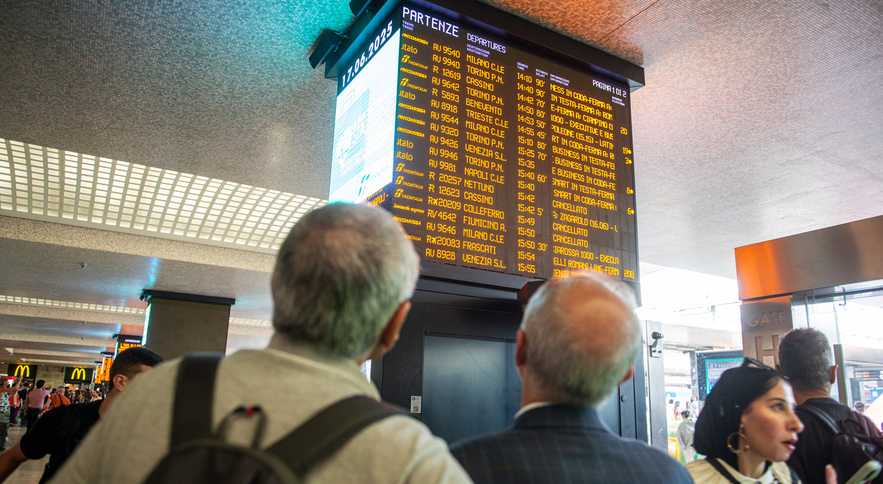 https://statics.cedscdn.it/photos/MED_HIGH/2025/11/13/9186829_13154525_treni_ritardi_roma_termini_cosa_succede_ultima_ora.jpg