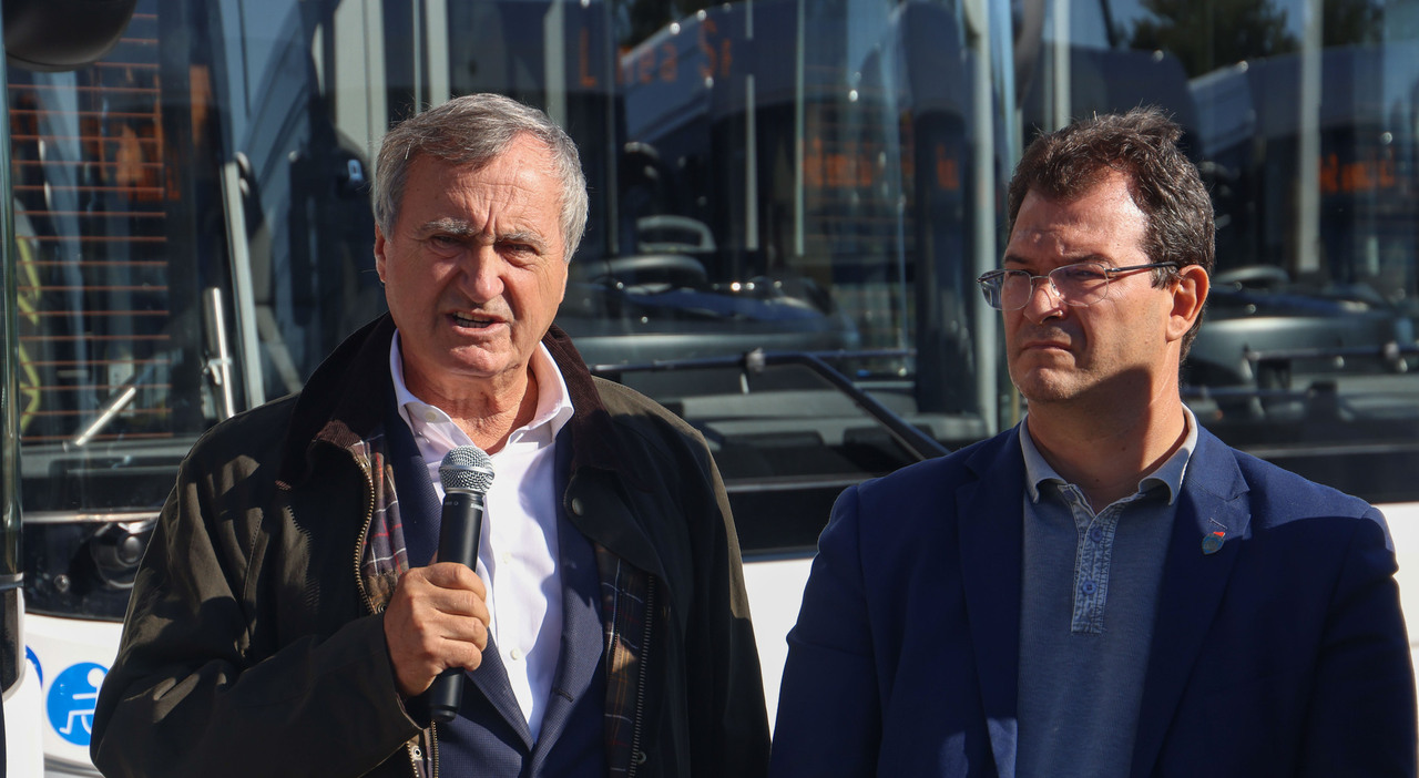 Brugnaro torna in aula l