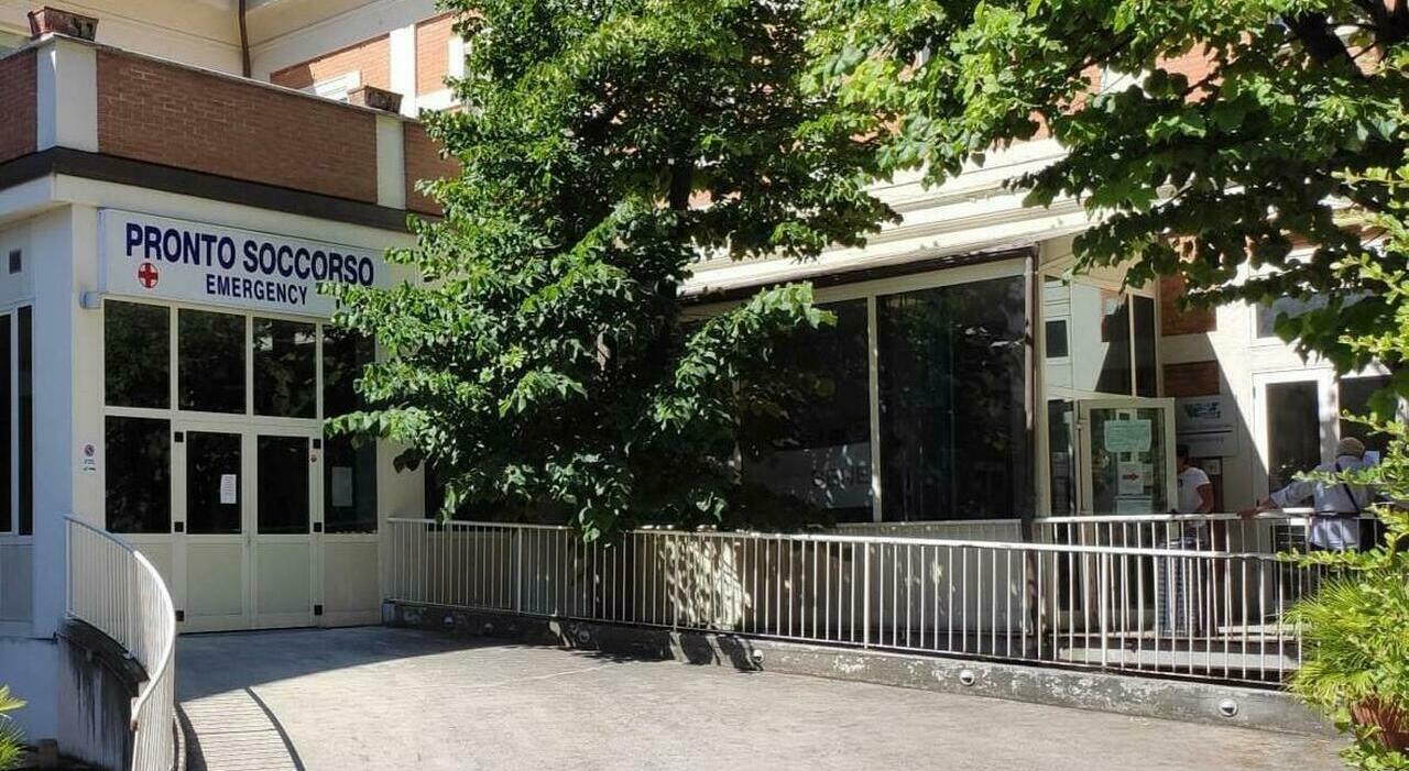 «Signora, oggi suo figlio non ha studiato». Senigallia, la maestra colpisce al volto la mamma