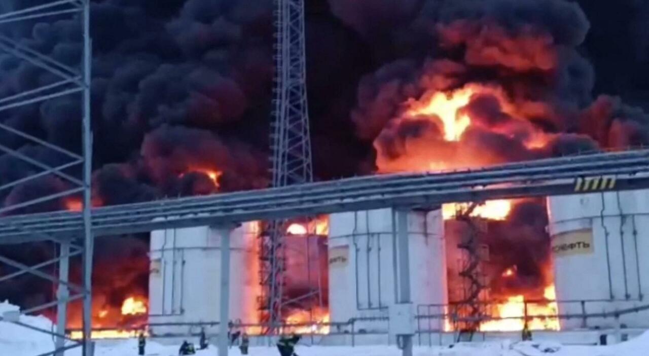 Russia, carburante al collasso: Mosca costretta ad attingere alle riserve di petrolio. L