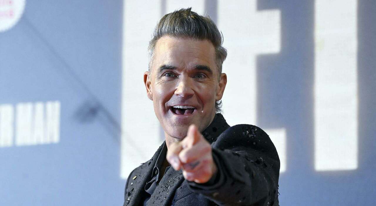 Robbie Williams: «Sto perdendo la vista per colpa di un farmaco che prendo per dimagrire. Continuerò finché non diventerò cieco» Robbie Williams: «Sto perdendo la vista per colpa di un farmaco che prendo per dimagrire. Continuerò finché non diventerò cieco»