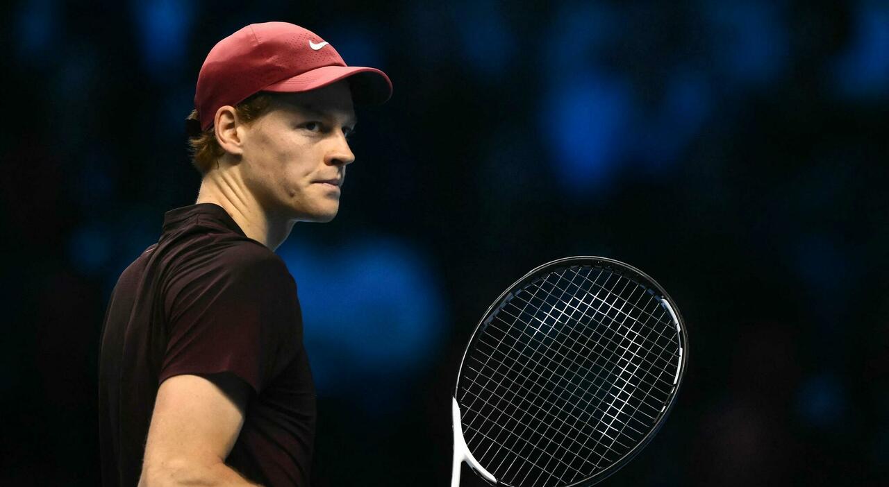 Sinner, quando gioca la finale delle Atp Finals? Sfiderà uno tra Alcaraz e Aliassime: orario e dove vederla in chiaro Sinner, quando gioca la finale delle Atp Finals? Sfiderà uno tra Alcaraz e Aliassime: orario e dove vederla in chiaro