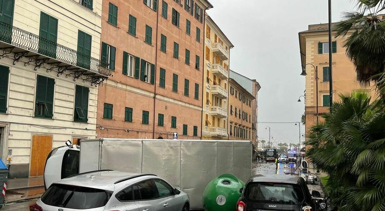 Maltempo a Genova, tromba d Maltempo a Genova, tromba d
