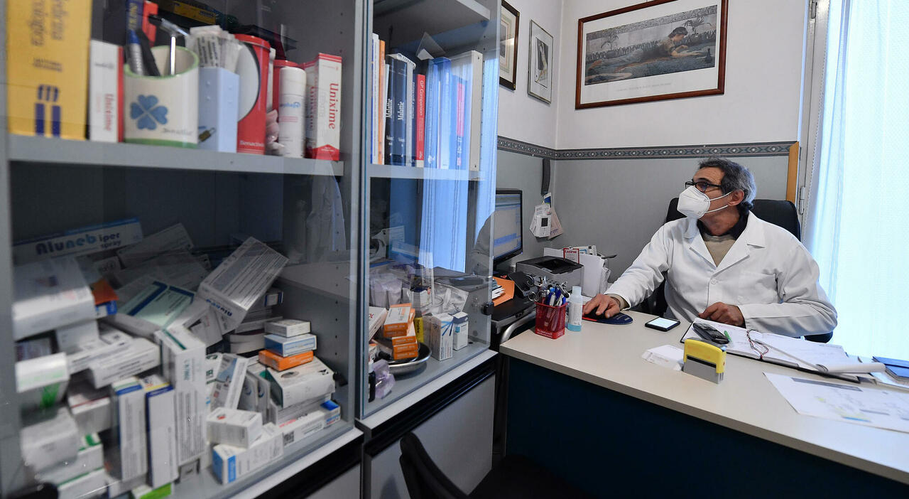 Bonus ai medici di base se tagliano le prescrizioni. «Troppi esami e visite». La formula choc a Modena Bonus ai medici di base se tagliano le prescrizioni. «Troppi esami e visite». La formula choc a Modena