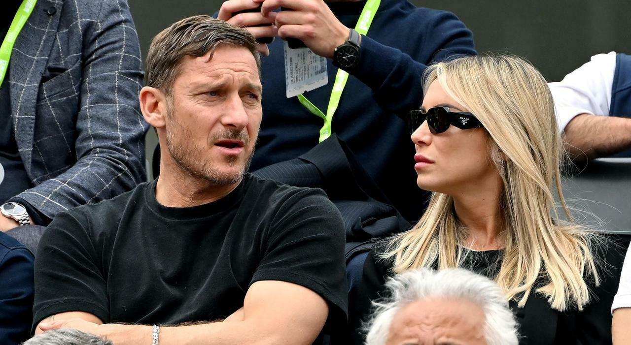 Totti e Noemi Bocchi traslocano, lite con il padrone di casa su rate d?affitto e lavori. Saranno vicini di ...