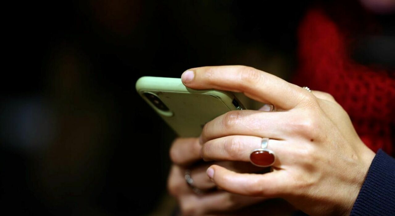 Telefonate da finti numeri mobili, entra in vigore la nuova stretta: scatteranno i blocchi automatici Telefonate da finti numeri mobili, entra in vigore la nuova stretta: scatteranno i blocchi automatici