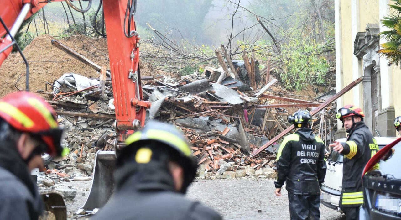 Frana travolge tre case: «Dispersi un 32enne e un Frana travolge tre case: «Dispersi un 32enne e un