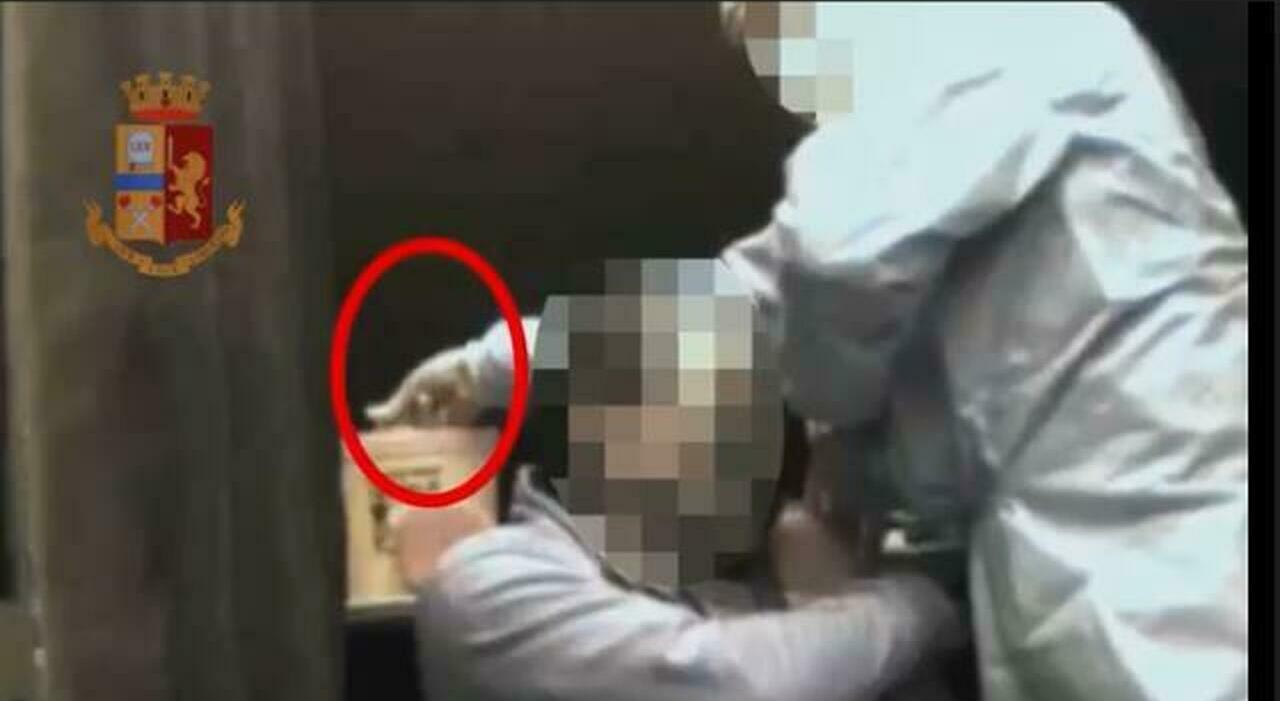 Bluff dei vaccini, tre anni al falsario. Patteggia anche l?avvocato Galeazzi Bluff dei vaccini, tre anni al falsario. Patteggia anche l?avvocato Galeazzi