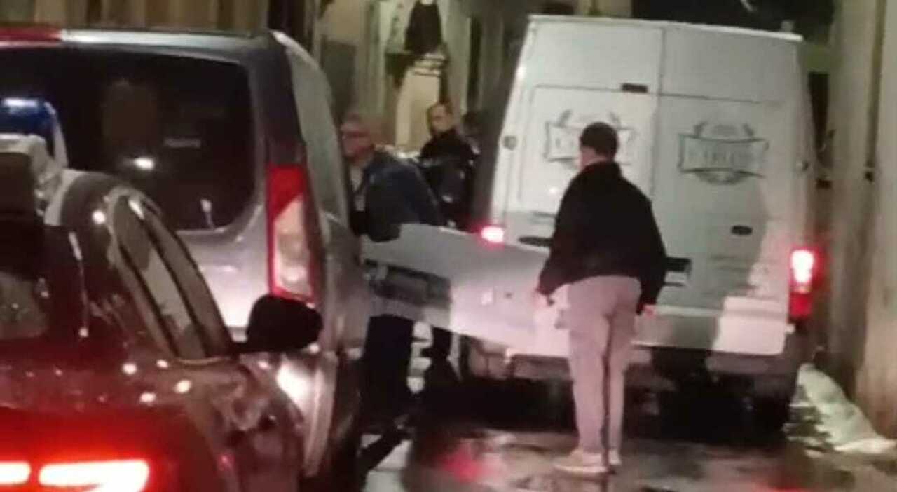 Trovato morto bimbo di 9 anni: le ricerche dopo il recupero di un cadavere in mare, forse è la madre