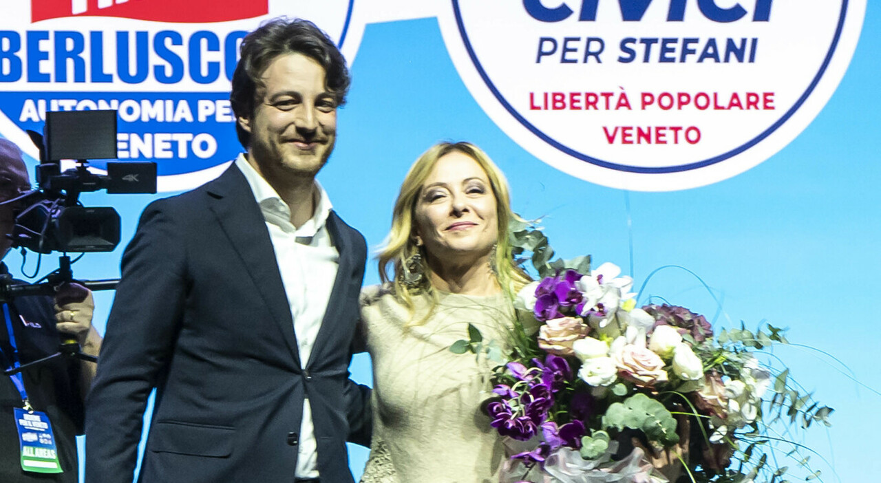 Stefani chiude la campagna elettorale davanti ai 3mila del Geox. Salvini sfida FdI: «Stravinciamo»
