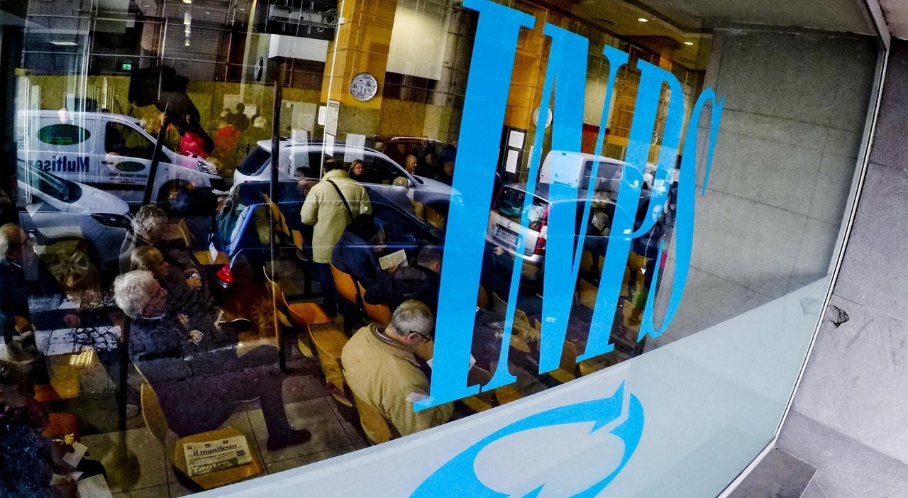 Stipendi, chi guadagna di più in Italia? Dalla finanza alla ristorazione: la classifica Inps del settore privato