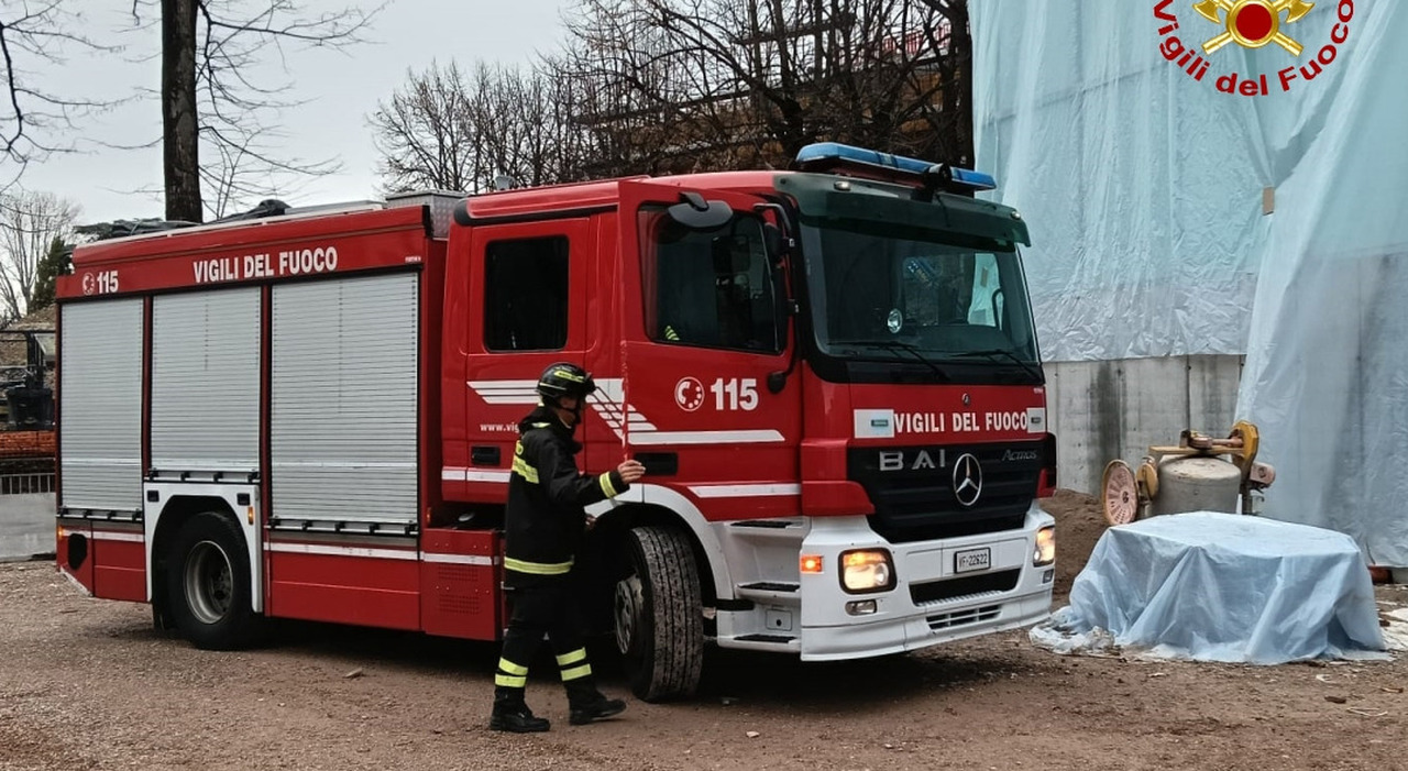 operaio precipita mentre lavora nel cantiere edile 232 grave