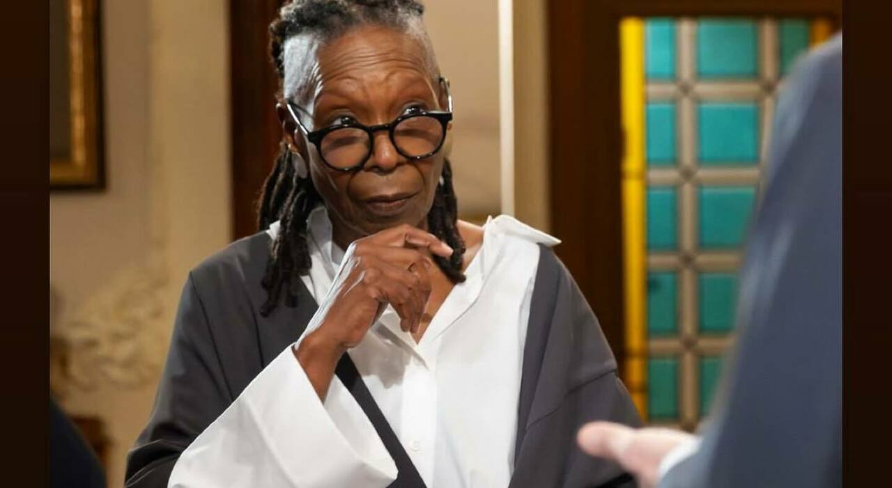 Napoli, Whoopi Goldberg in visita al Rione Sanità: l Napoli, Whoopi Goldberg in visita al Rione Sanità: l