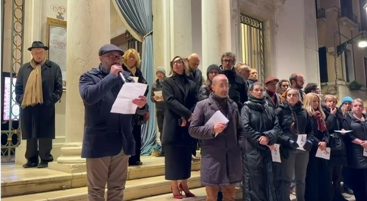 fenice dopo il veto i lavoratori leggono il comunicato contro la nomina di venezi la cultura non si impone dall alto da Ilgazzettino.it fenice dopo il veto i lavoratori leggono il comunicato contro la nomina di venezi la cultura non si impone dall alto